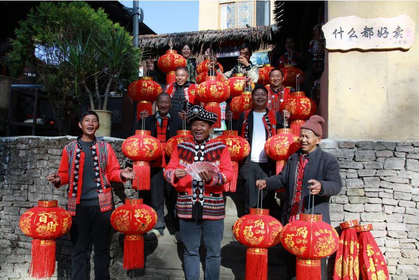 云南騰沖司莫拉佤族村村民歡歡喜喜過新年。
