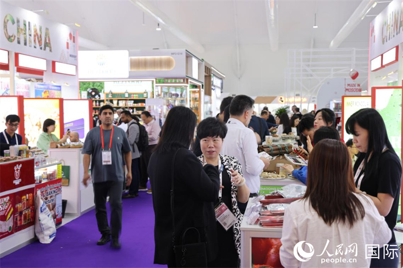 第三十屆海灣食品展正在迪拜舉行，圖為中國(guó)館一角。人民網(wǎng)記者 張志文攝