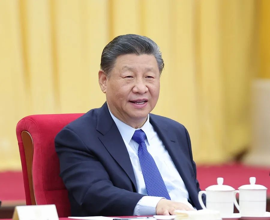 2024年3月6日，習(xí)近平看望參加全國(guó)政協(xié)十四屆二次會(huì)議的民革、科技界、環(huán)境資源界委員，并參加聯(lián)組會(huì)，聽取意見和建議。新華社發(fā)（盛佳鵬攝）