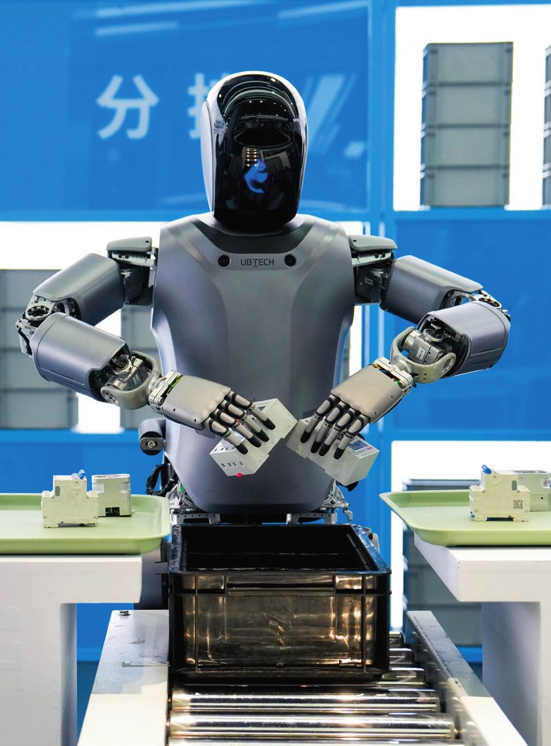 北京“機(jī)器人大世界”展示的優(yōu)必選人形機(jī)器人（2025年2月24日攝）。鞠煥宗攝/本刊