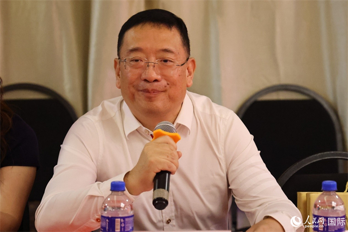 巴西文協(xié)主席上官建峰在座談會(huì)上致辭。人民網(wǎng)記者 陳海琪攝