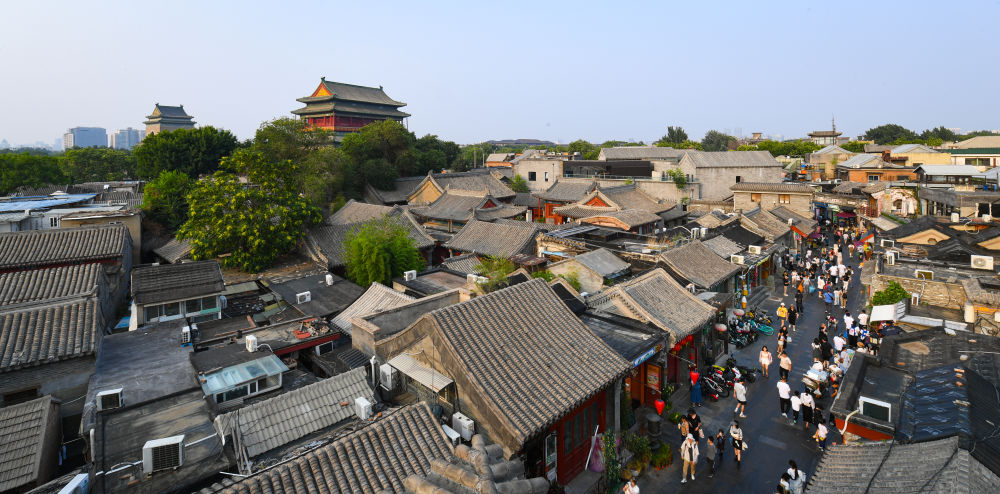 遠(yuǎn)眺鐘鼓樓。新華社記者 陳鐘昊 攝