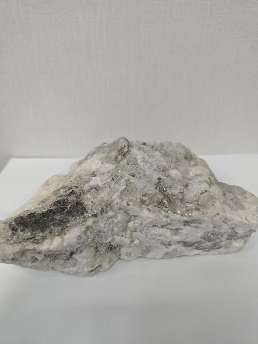 高純石英礦原礦。自然資源部供圖