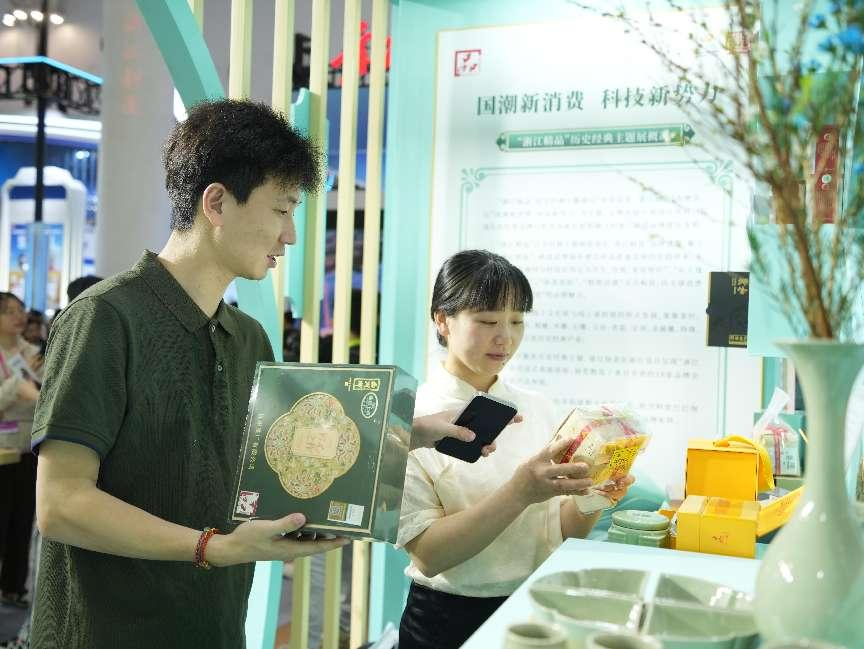 國潮新消費(fèi)帶來科技文化消費(fèi)新理念。人民網(wǎng)記者 張力洋攝