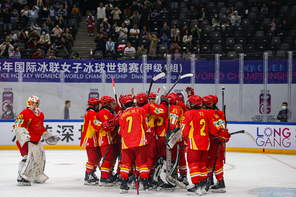 中國隊球員慶祝勝利。圖片來源：中國冰球協(xié)會