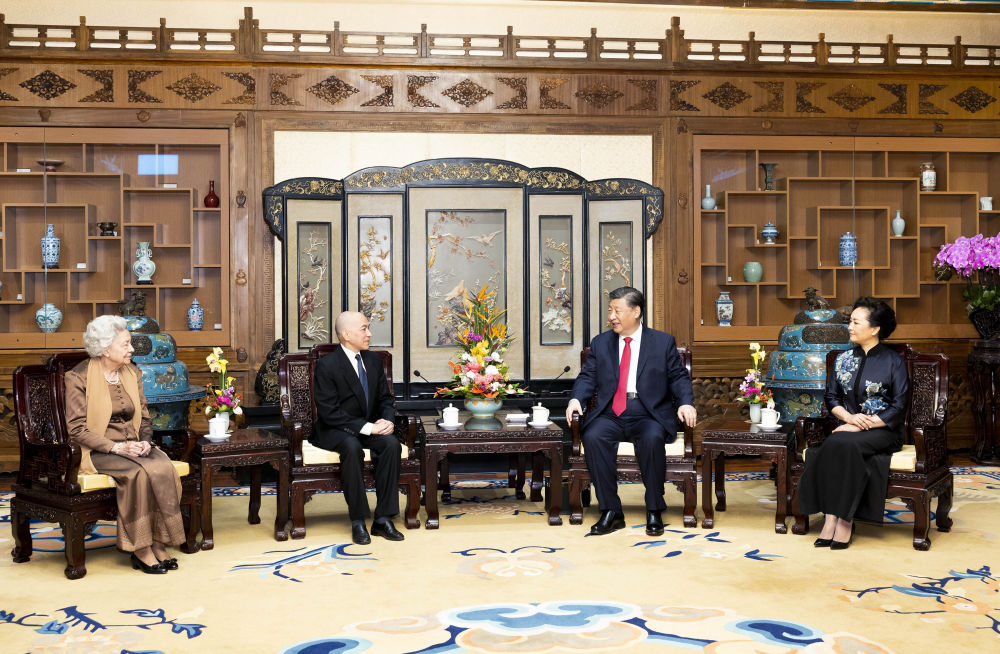 2023年2月24日，國(guó)家主席習(xí)近平和夫人彭麗媛在北京釣魚(yú)臺(tái)國(guó)賓館養(yǎng)源齋親切會(huì)見(jiàn)柬埔寨國(guó)王西哈莫尼和太后莫尼列。