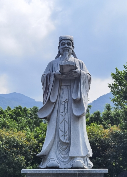 位于南平的朱熹石雕塑像。圖片來源：視覺中國