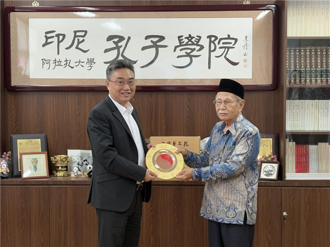 雙方交換禮物?；顒?dòng)主辦方供圖