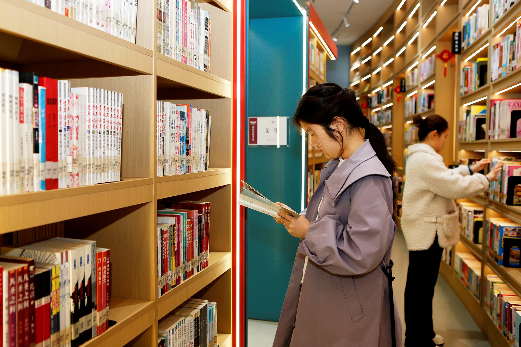 △2025年3月29日，讀者在山西臨汾市襄汾縣圖書館閱讀。
