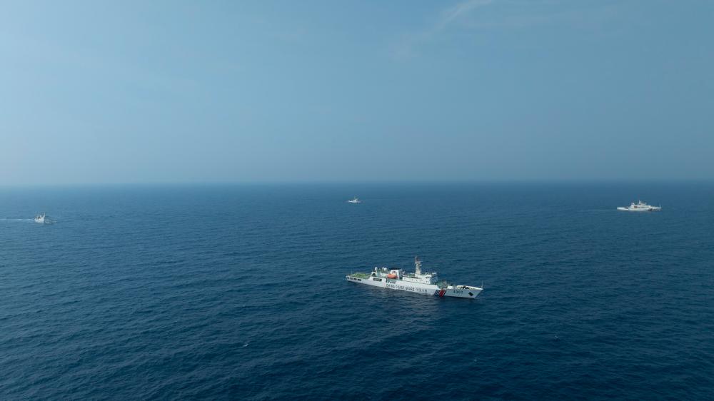 4月22日，中越海警艦艇編隊(duì)在北部灣海域開(kāi)展聯(lián)合巡邏。（中國(guó)海警供圖）