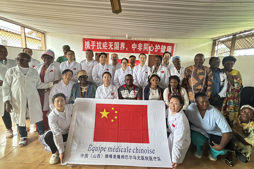 【4】圖為活動結束后的合影。中國（山西）第24批援喀麥隆姆巴爾馬尤醫(yī)療隊 供圖
