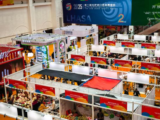 5月16日，第二屆拉薩進(jìn)口商品展覽會(huì)現(xiàn)場。新華社記者潘一景 攝