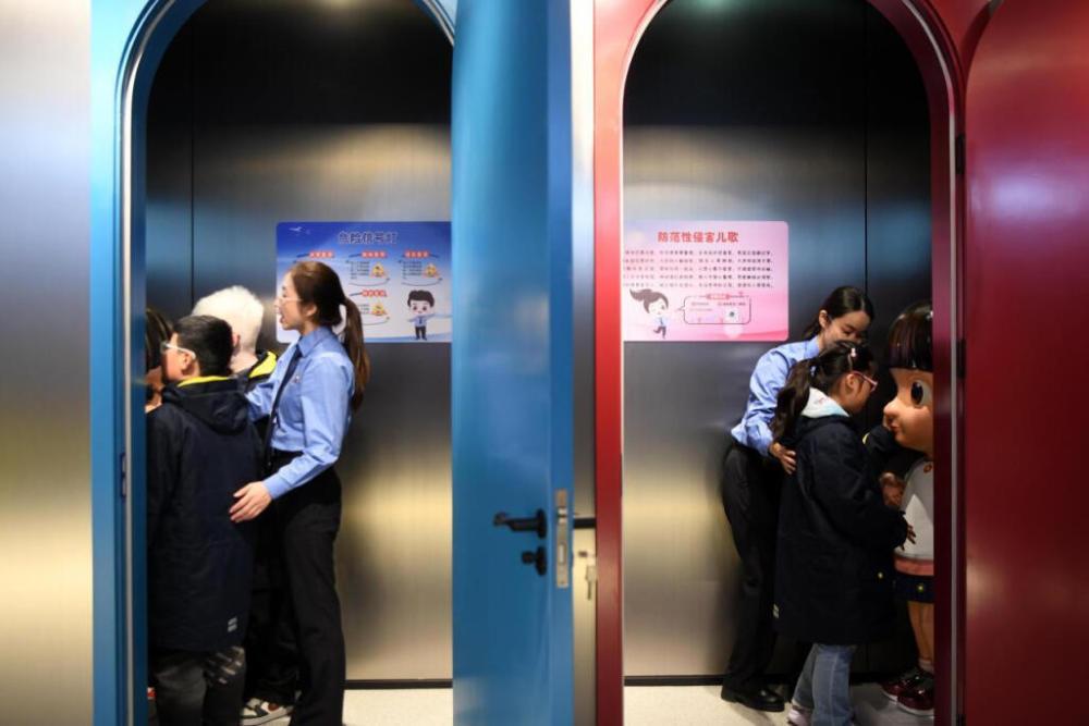 2025年4月2日，殘障兒童在無障礙青少年法治教育基地體驗(yàn)。