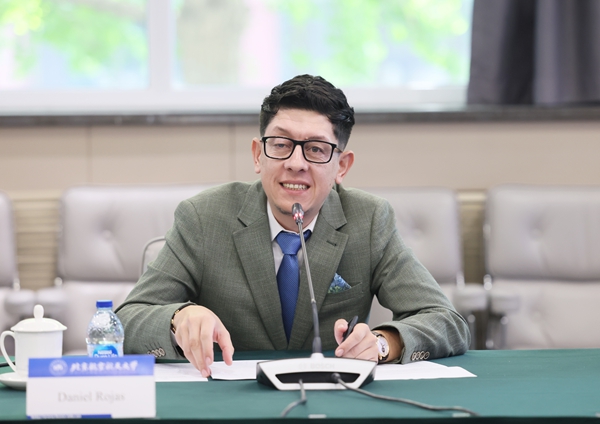 哥倫比亞教育部長丹尼爾?羅哈斯一行訪問北京航空航天大學(xué)。北航供圖