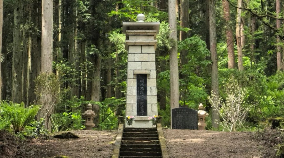 福島縣豬苗代町中國(guó)殉難勞工慰靈碑修繕完工暨植樹(shù)祭掃儀式舉行。中國(guó)駐新潟總領(lǐng)館供圖