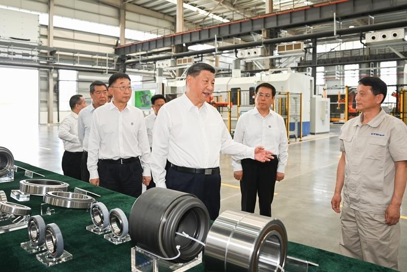 2025年5月19日，習近平總書記在河南洛陽軸承集團股份有限公司智能工廠考察。