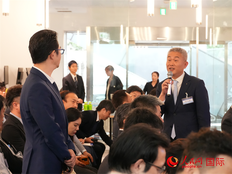 參會企業(yè)與海南代表團積極交流。