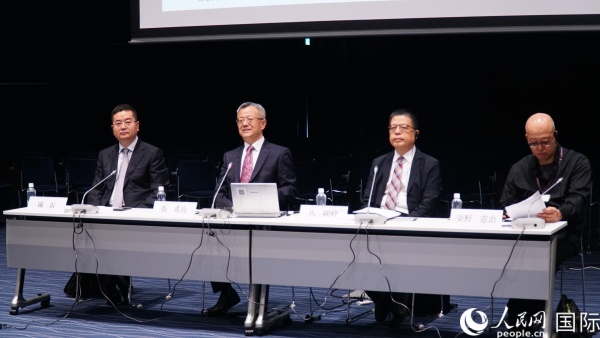 與會(huì)專家熱切交流。人民網(wǎng) 蔣曉辰攝